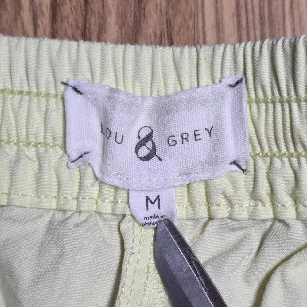 Lou & Grey Casual‎ Shorts Women's Size M Light Green Cotton Drawstring Waist